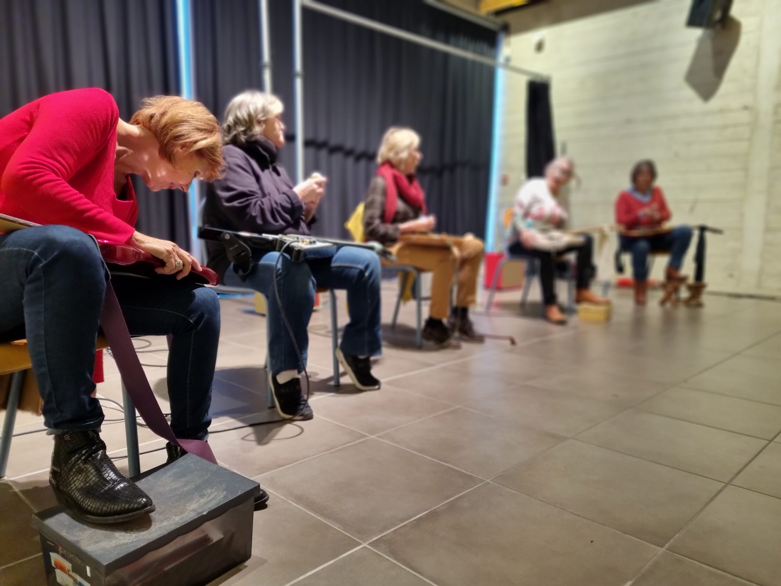 Les Mamies Guitares Train-Théâtre ©Justine Rando Martin2079A8~1