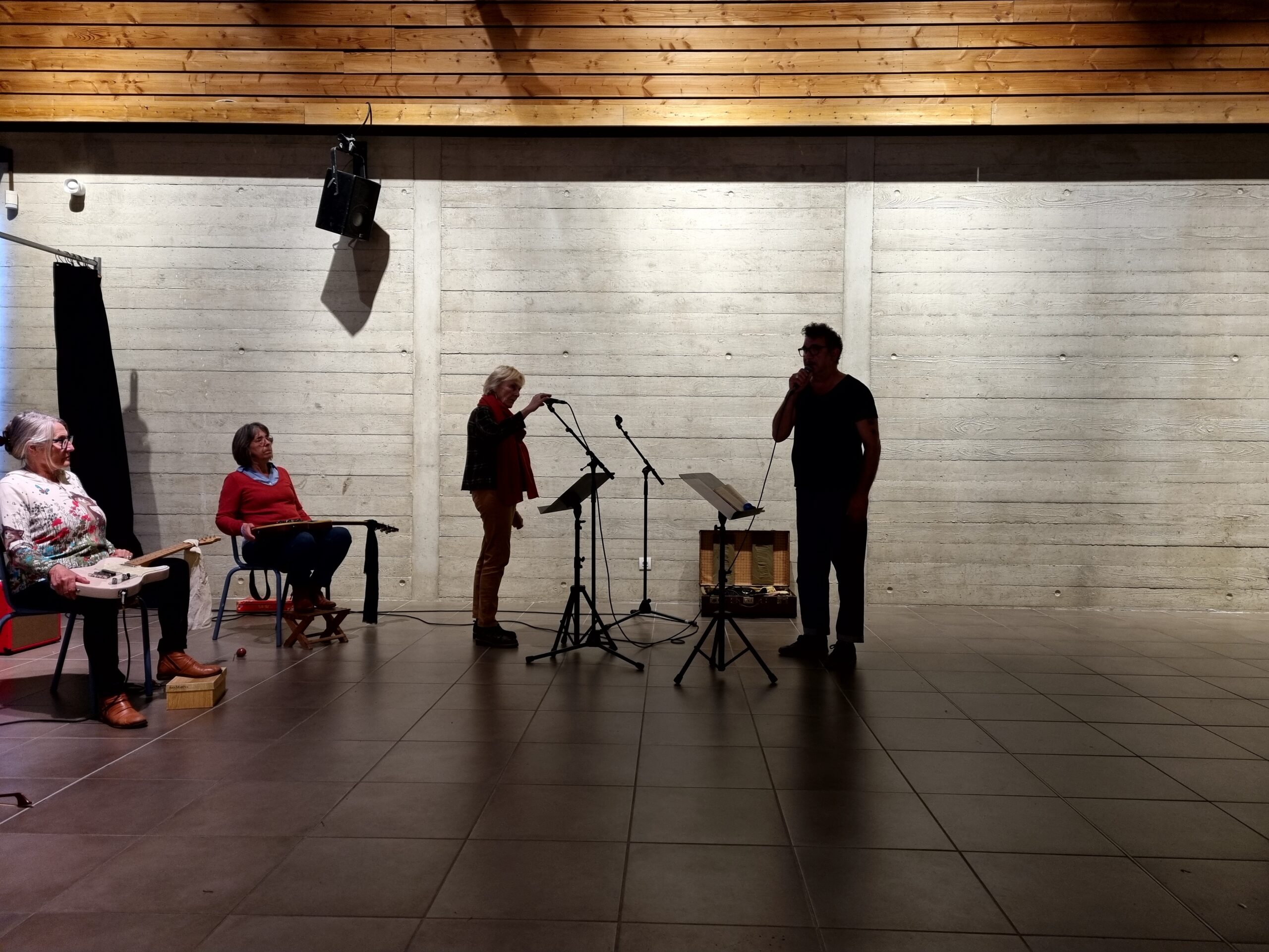 Les Mamies Guitares Train-Théâtre ©Justine Rando Martin208FB6~1